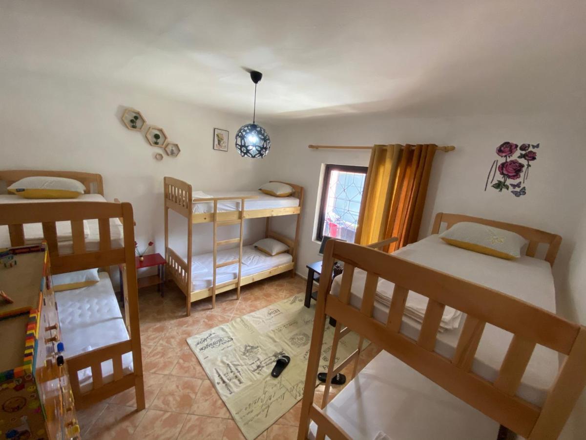 The Hood - Shkodra Backpackers Hostel Luaran gambar