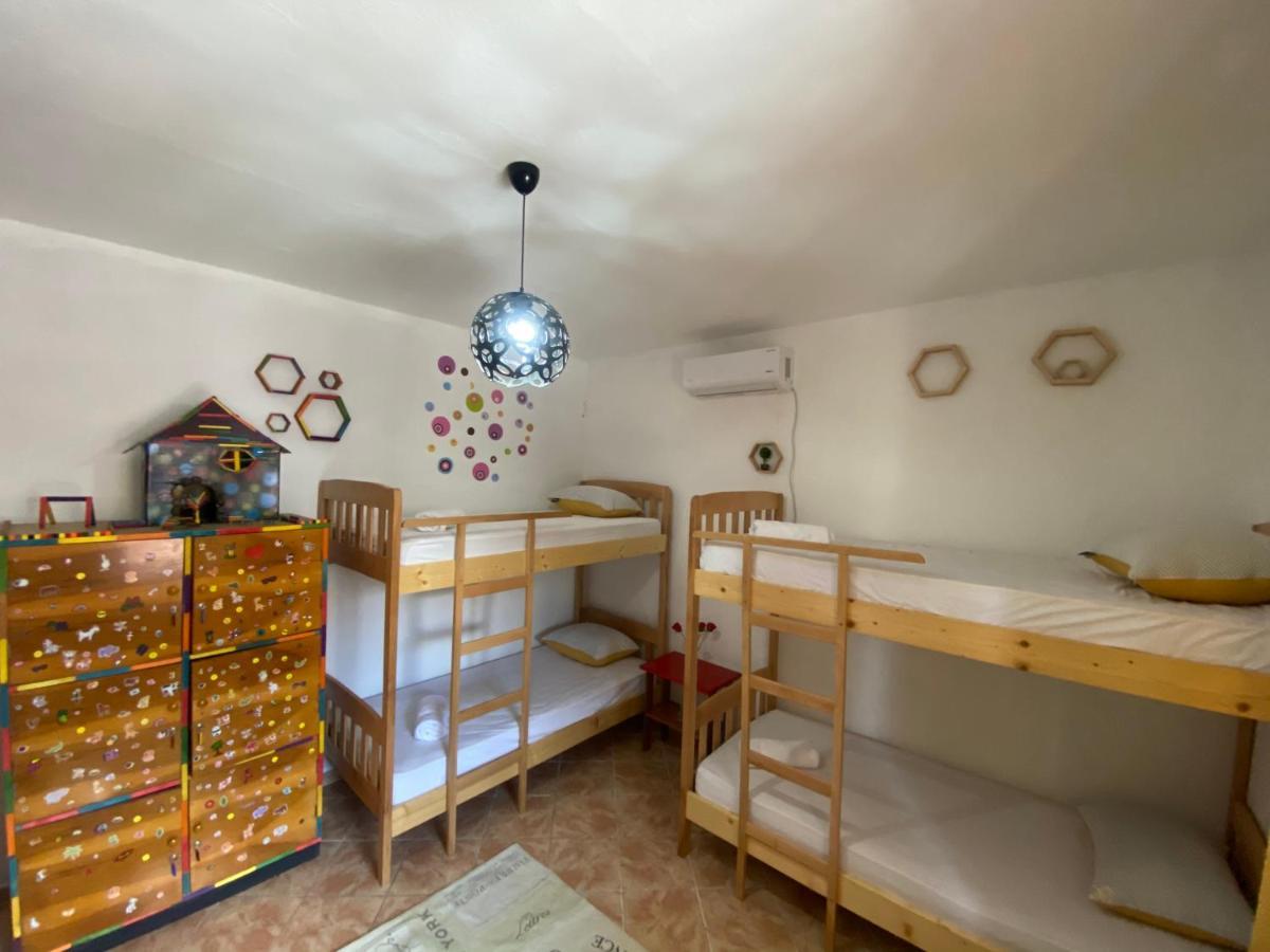 The Hood - Shkodra Backpackers Hostel Luaran gambar