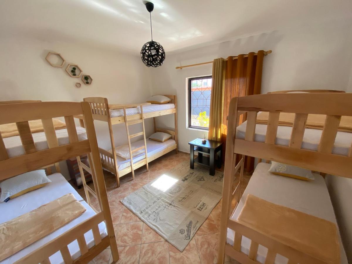 The Hood - Shkodra Backpackers Hostel Luaran gambar